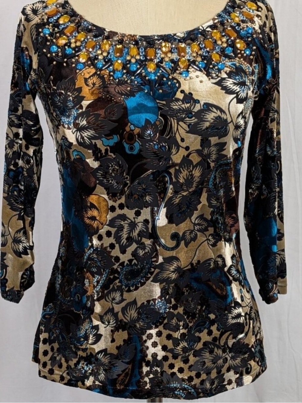VTG CACHÉ Velvet Bornout with beaded embellishments3/4 Sleeves
Floral Print M
